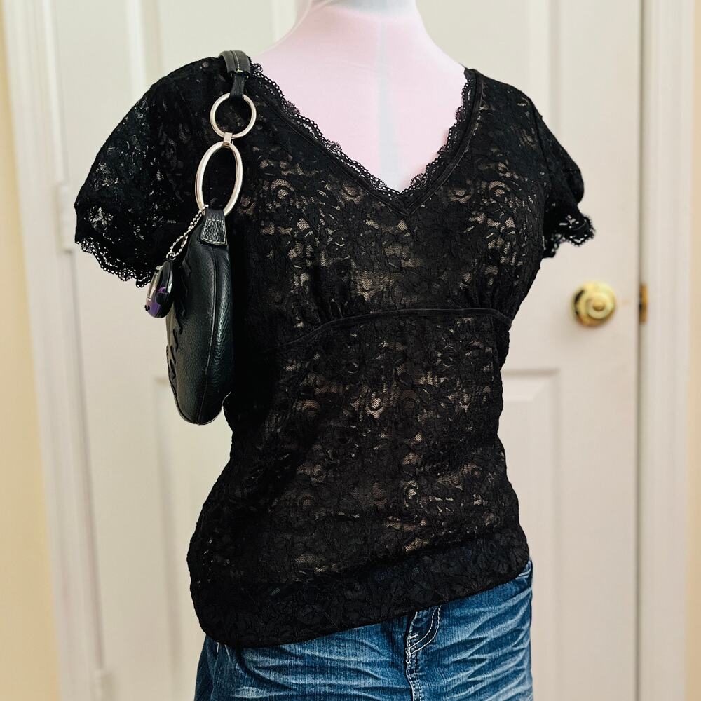 VTG Y2K Tapemeasure | Black Vneck Lace Top | L